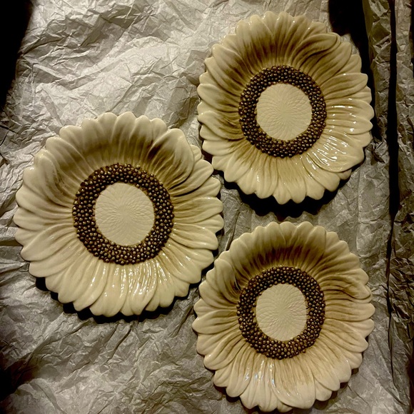 Sunflower Appetizer Plates by Twos Company - Picture 1 of 5